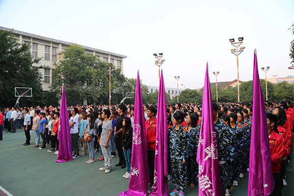 育才校区升旗仪式（蒋晨曦 摄）