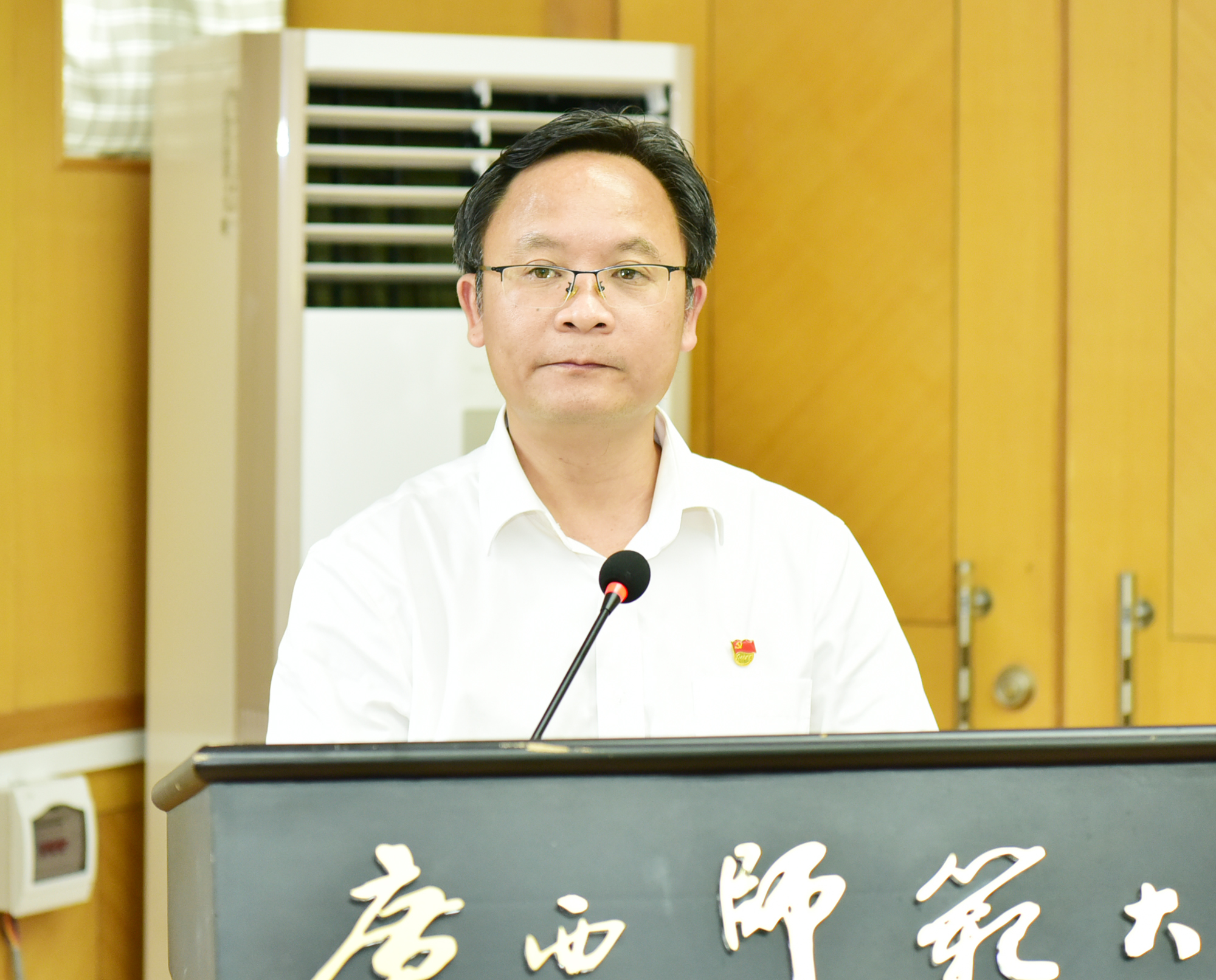 林春逸副校长宣读表彰文件0.jpg