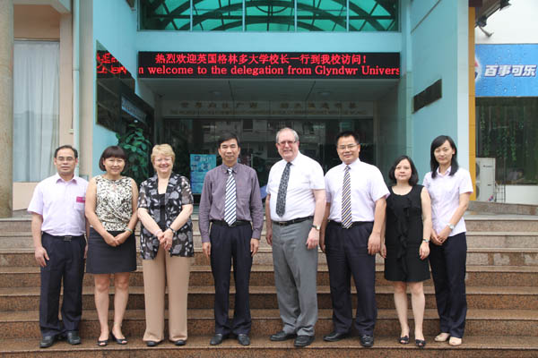 梁宏校长与格林多大学校长一行合影留念