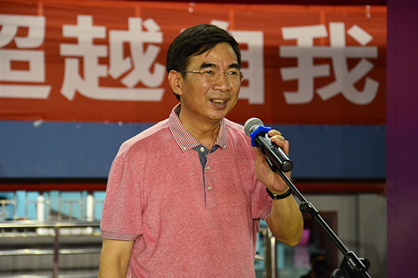 梁宏校长宣布本届高师大运会顺利闭幕(大学生通讯社 周雪瓴摄)