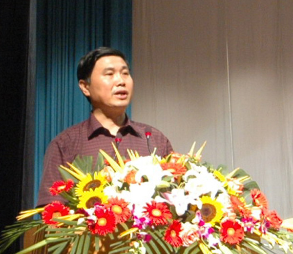 校党委副书记张鹏致开幕辞。