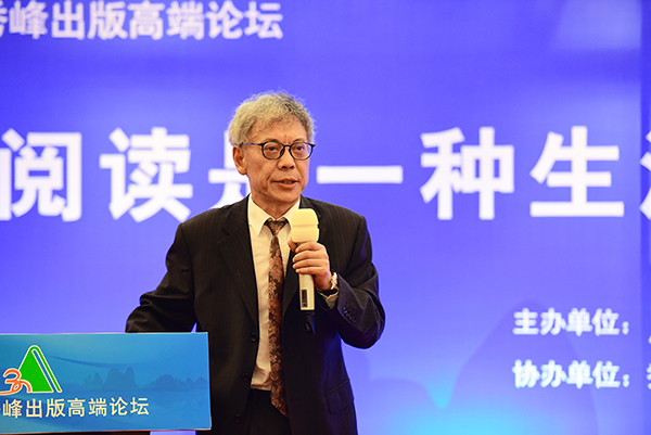 王人博教授作“做一个有趣的人”主题演讲（李显杨 摄）.JPG