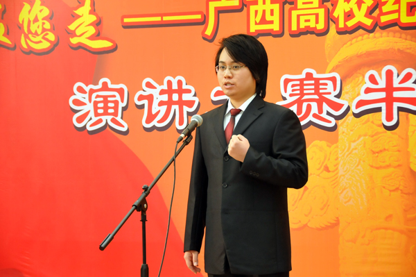 教师党员发出庄严宣誓,为党的建设献上一份力量