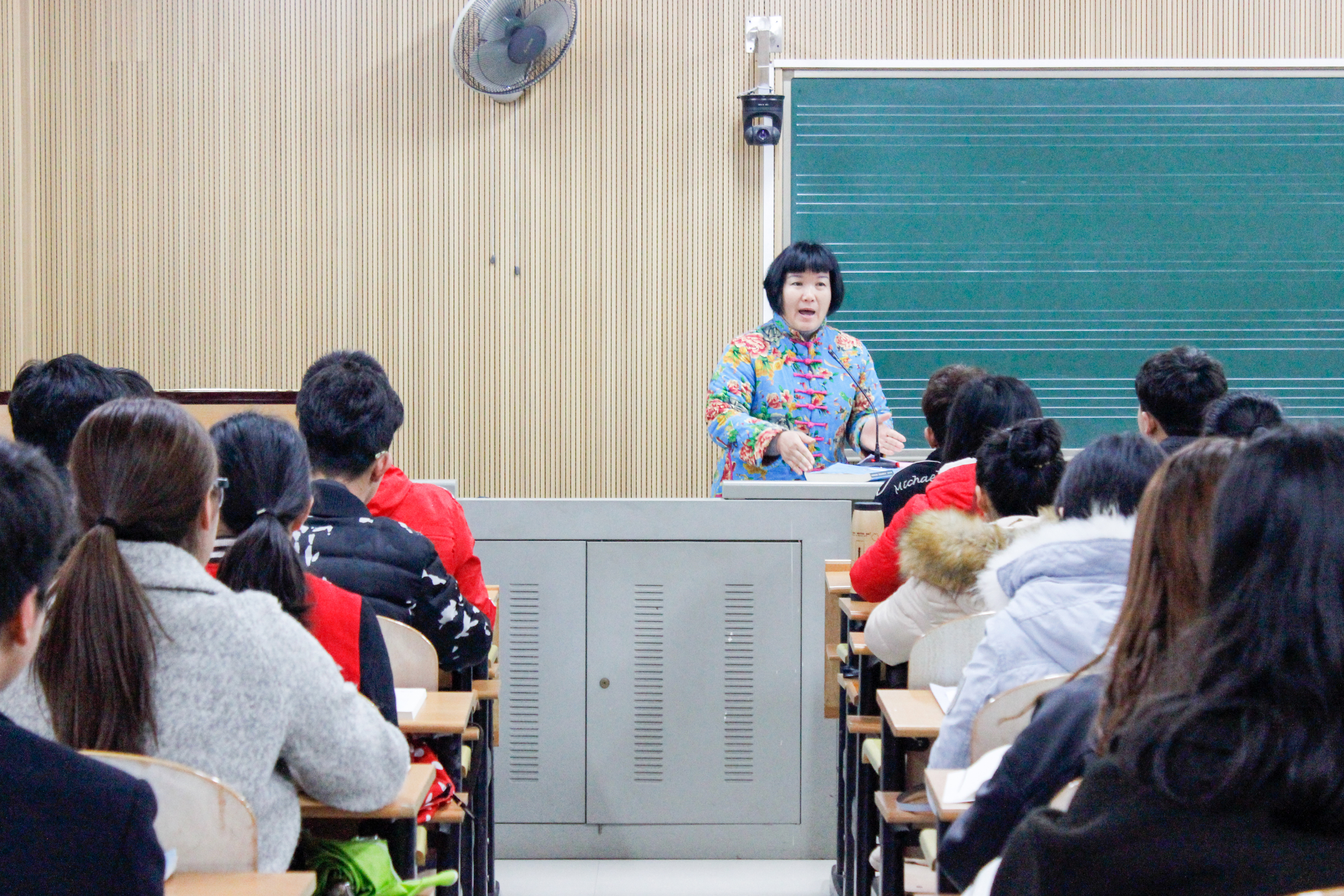 03老师正在授课 （大学生通讯社 谢婧姝摄）.jpg