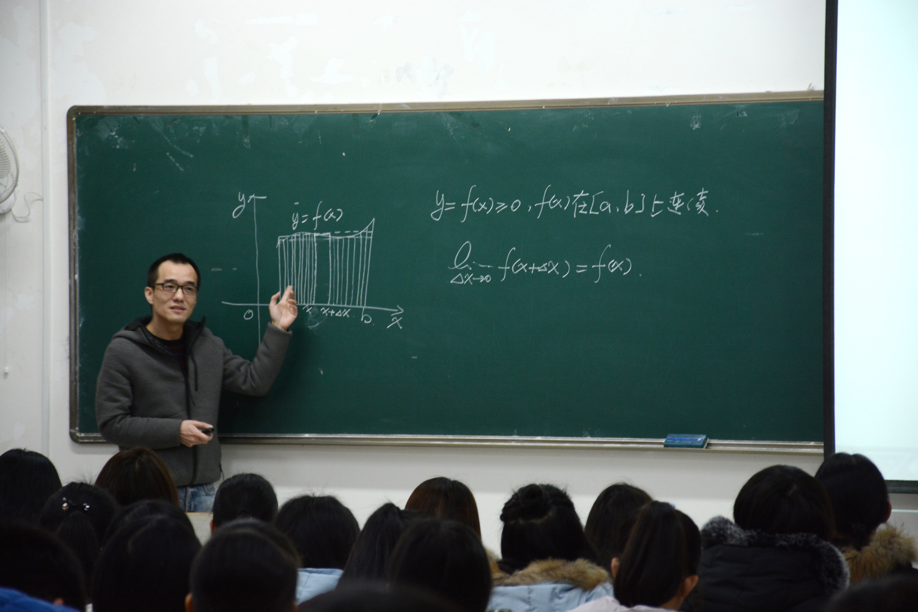 05数学与统计学院开学第一课（高等数学）-大学生通讯社邓超颖摄.jpg