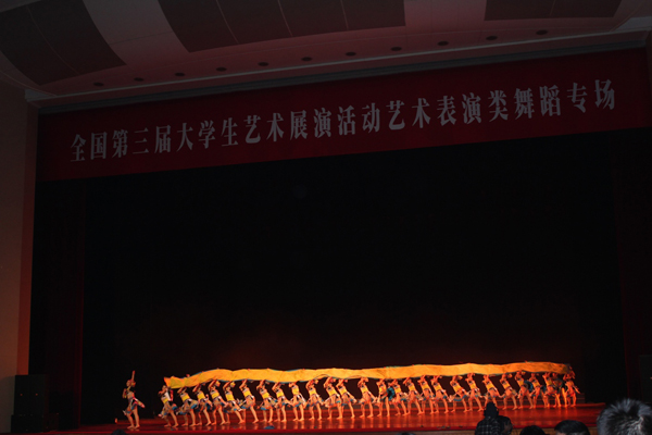 《花腰带,长哟长》比赛现场
