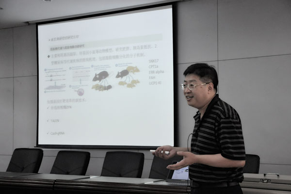 吴东海研究员在作学术报告