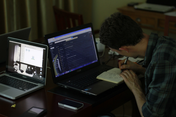 项目成员正在后期剪辑制作中