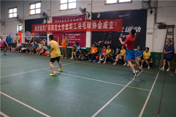 羽毛球友谊赛现场