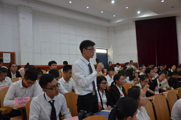 与会同学积极交流学习之二.JPG