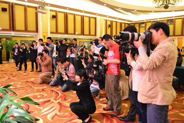 媒体记者们聚焦《夜王                    </div></div>
                                <!--新闻内容结束-->

                                <div class=