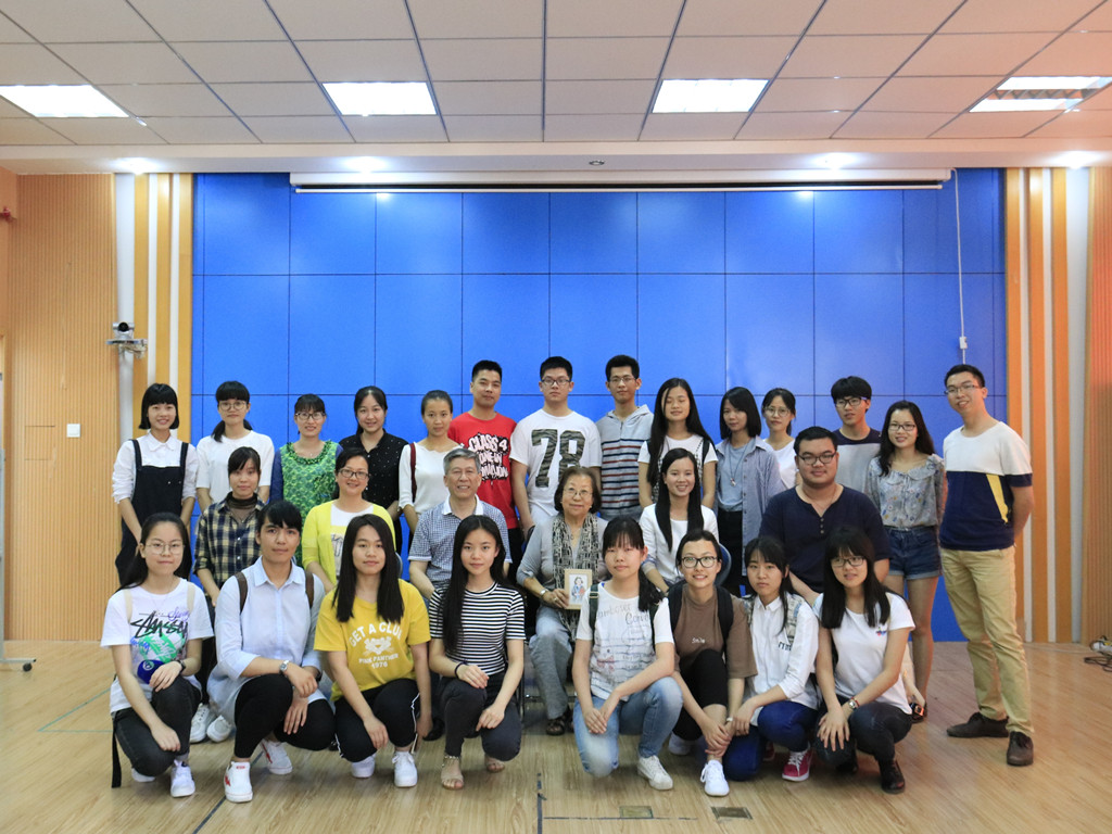 座谈会合影_副本.jpg