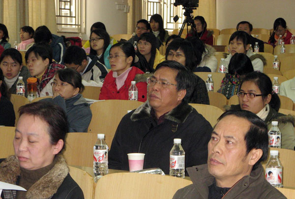 钟瑞添副校长到场观摩比赛。