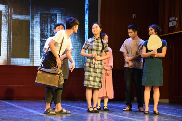 话剧演出中2.jpg