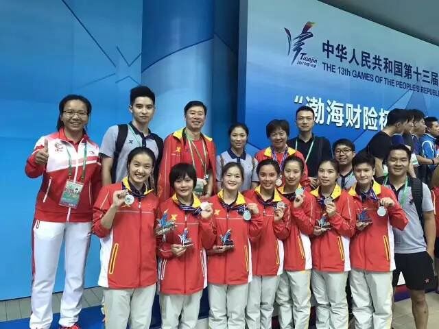 女子团体比赛前三名颁奖现场(黄小惠前排右二与韦颖前排左三).jpg 女子团体比赛前三名颁奖现场(黄小惠前排右二与韦颖前排左三).jpg