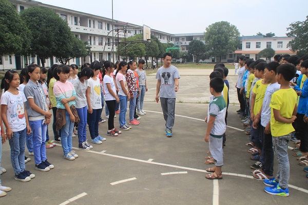 研究生支教团成员黄鹏                    </div></div>
                                <!--新闻内容结束-->

                                <div class=