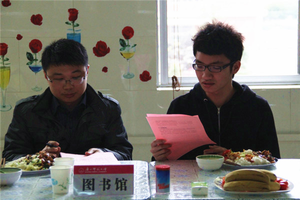 学生代表提问题