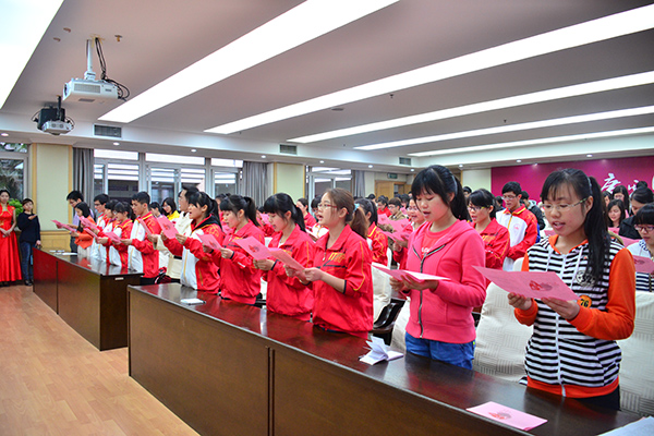 全体师生集体朗诵：少年中国说（张婷婷 摄）