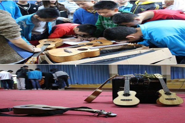 任远中学的学生写下对俱乐部讲座的意见和建议