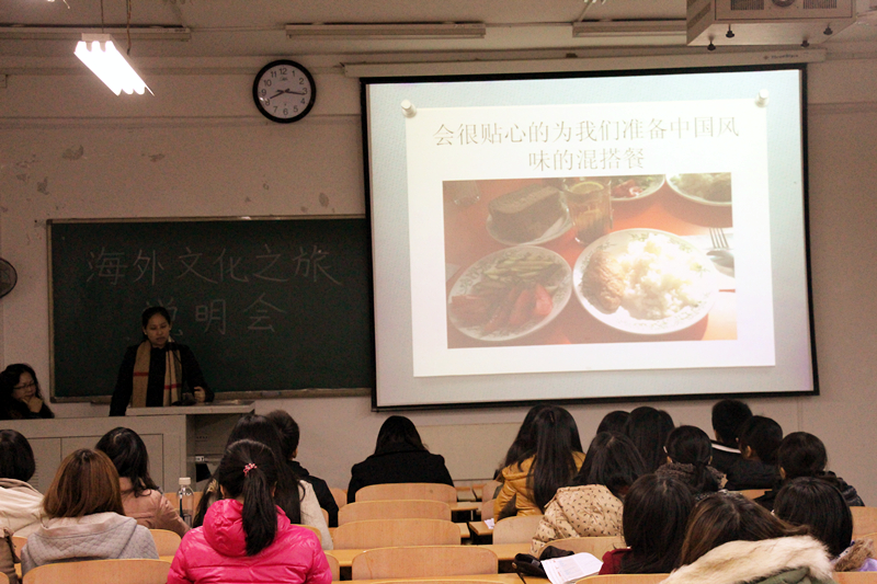 王老师展示俄罗斯文化