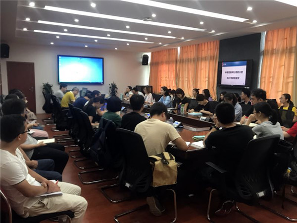 讲座现场.jpg
