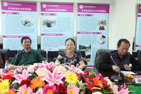 楚雄师范学院李云峰副书记、陈颖副院长介绍学院情况                    </div></div>
                                <!--新闻内容结束-->

                                <div class=