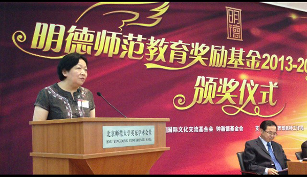 王枬书记在颁奖仪式上作工作经验发言