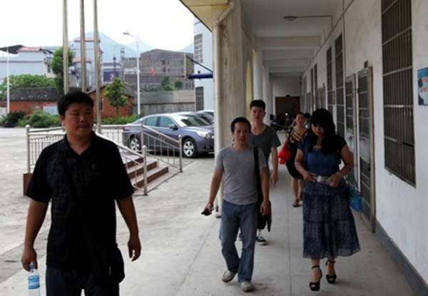 项目组在全州县特殊教育学校和残联参观无障碍设施（唐旭军摄）