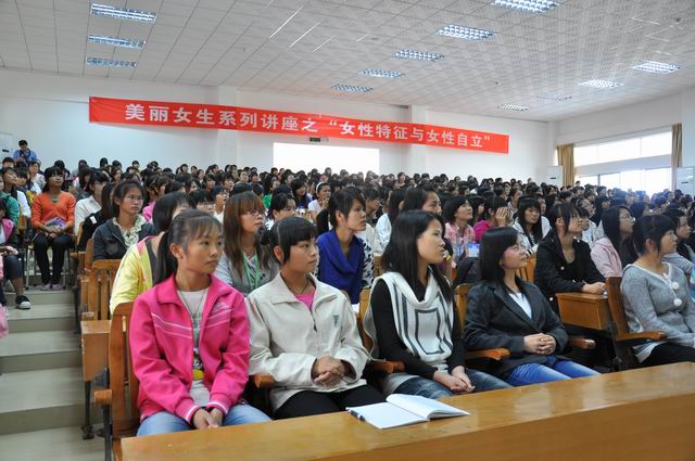 500余名师生到场聆听讲座（广西幼儿师范高等专科学校网站资料图）