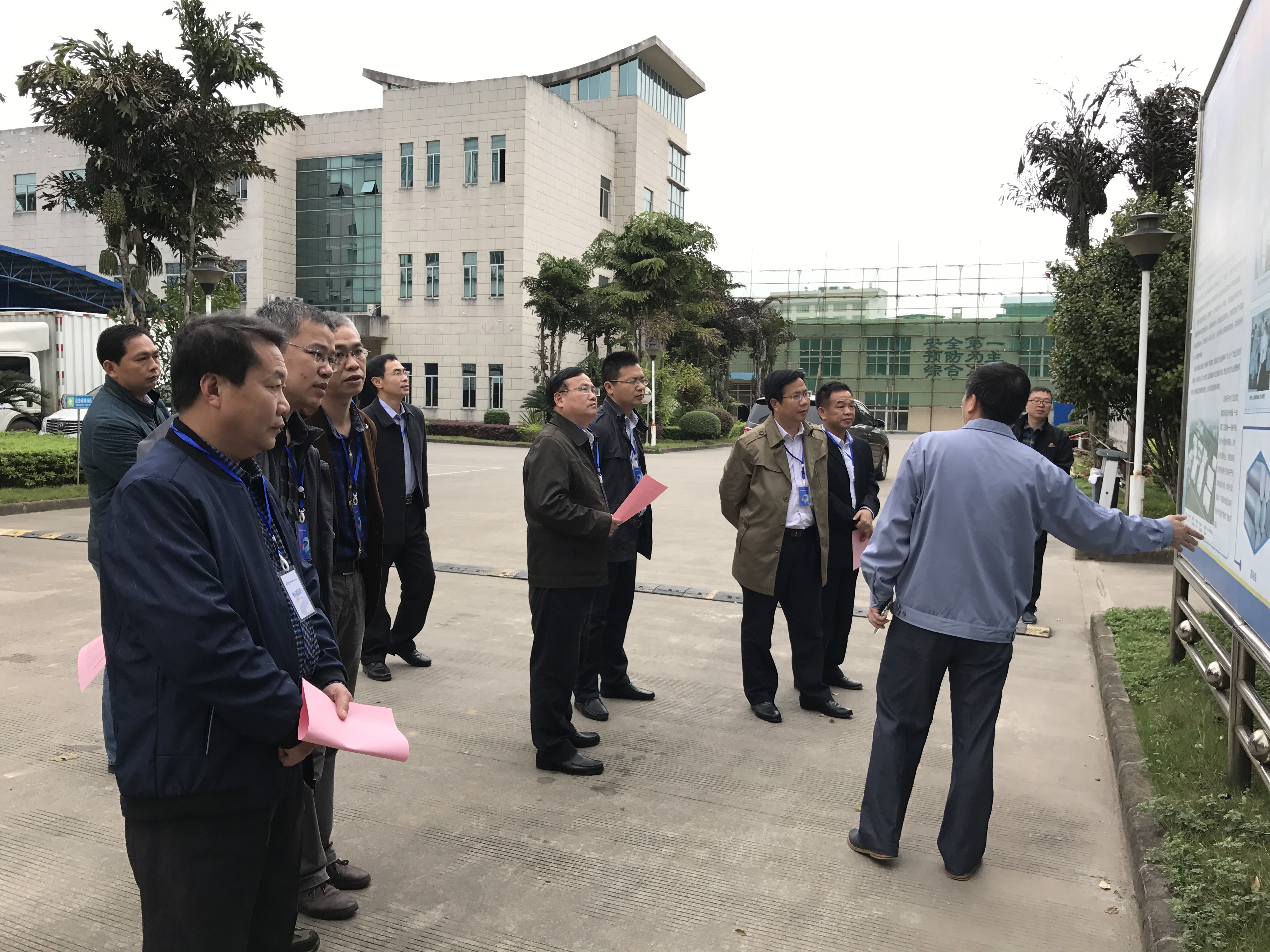 考察桂东电子公司.JPG 考察桂东电子公司.JPG