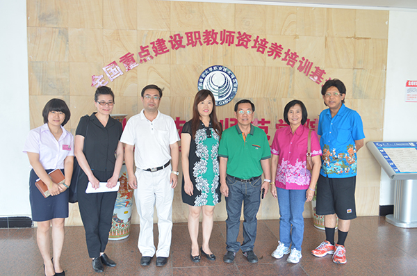 泰国吞武里商业学院访问团访问我校职师学院