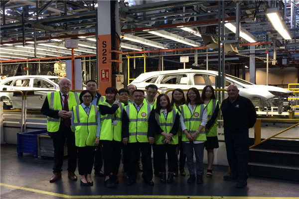 4参观汽车工厂.jpg