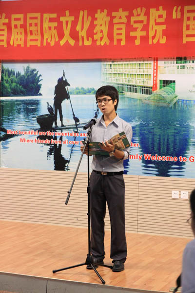 在我校留学的汉语国际教育硕士生朗诵汉语作品
