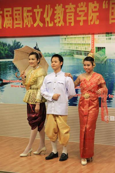 留学生时装表演