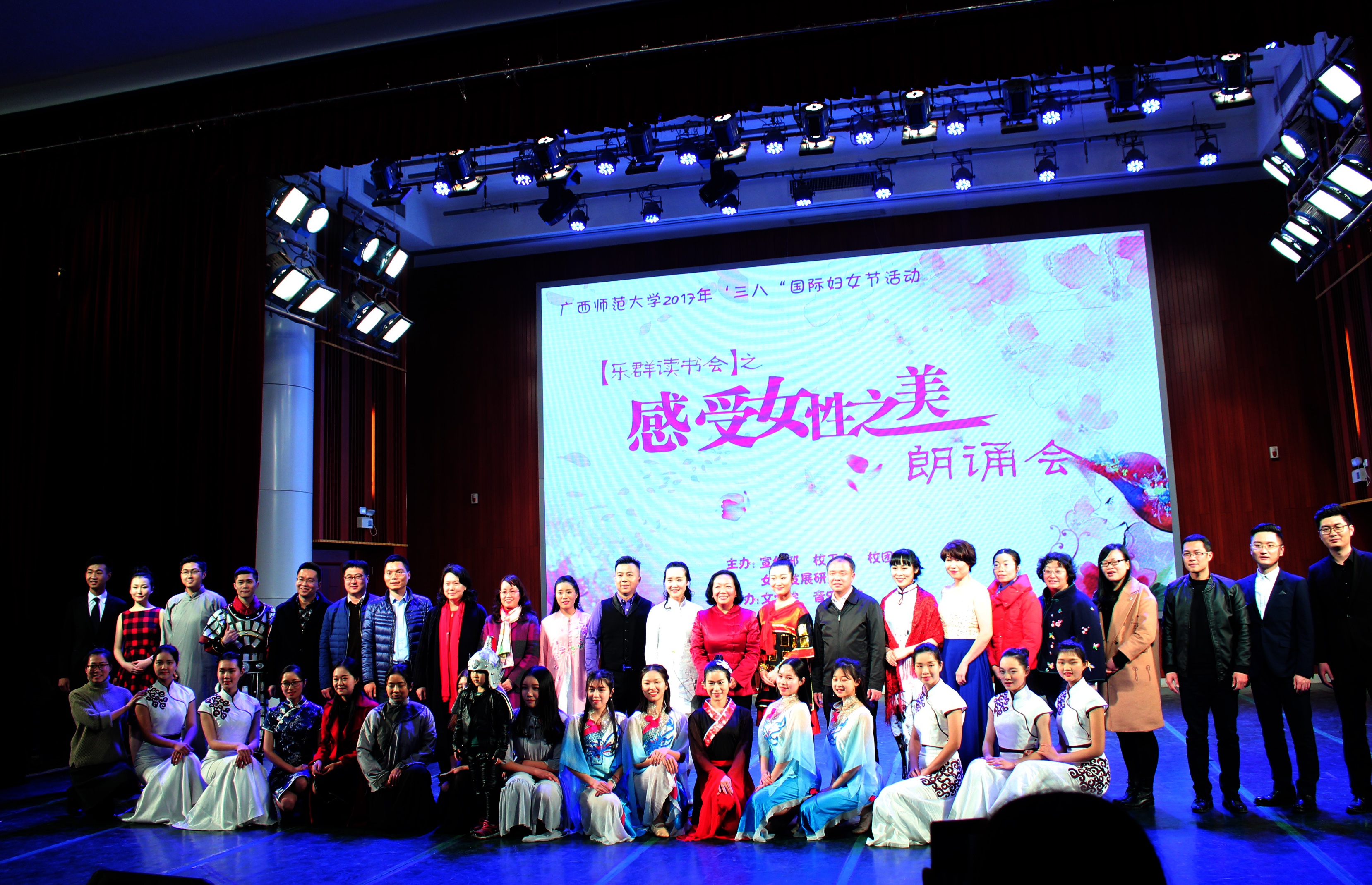 会后大合照(大学生通讯社 叶颖摄)2.jpg 会后大合照(大学生通讯社 叶颖摄)2.jpg