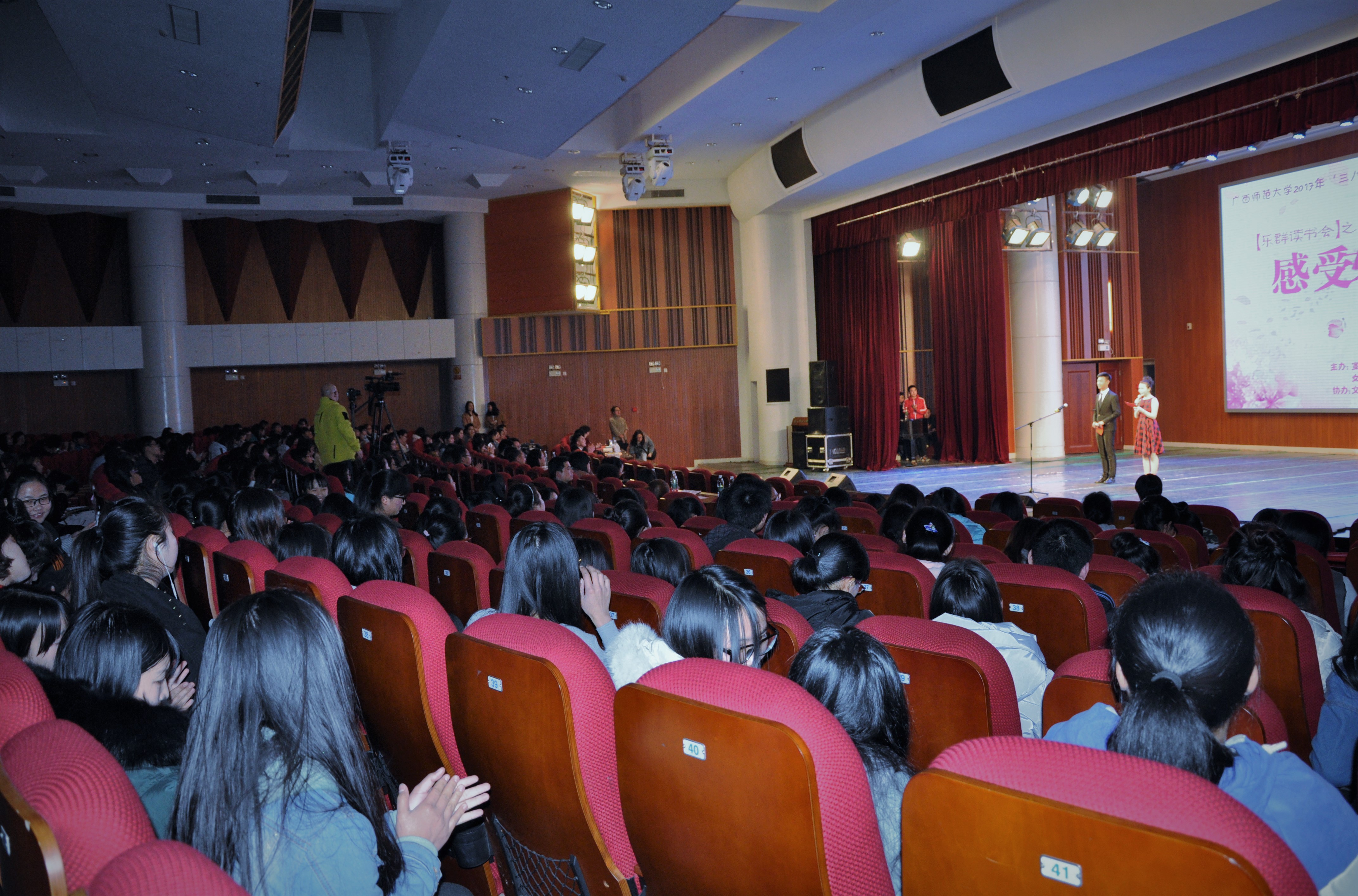 音乐厅(大学生通讯社影像部 蔡思琪摄).JPG 音乐厅(大学生通讯社影像部 蔡思琪摄).JPG