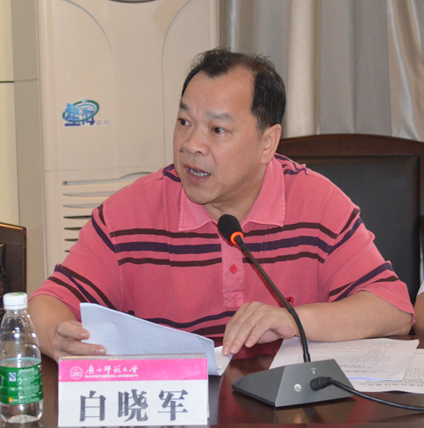 副校长白晓军布置学校相关工作安排（宣传部 杨凯 摄）