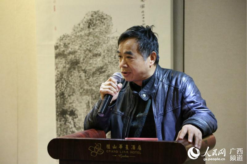 自治区美协副主席张贤在开幕式上致辞.jpg