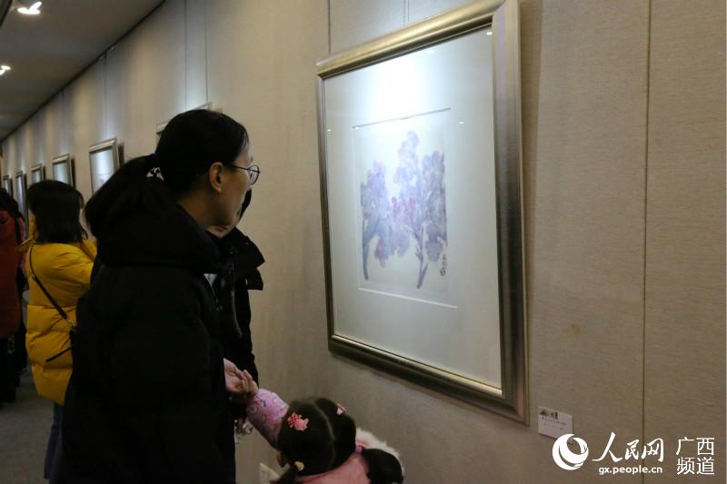 白杨·韩雨对中国画作品展现场一角.jpg