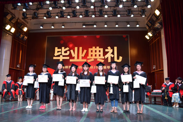 为考研保研的同学颁奖.jpg