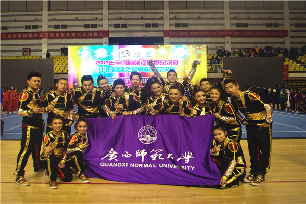 我校参赛队员赛后合影