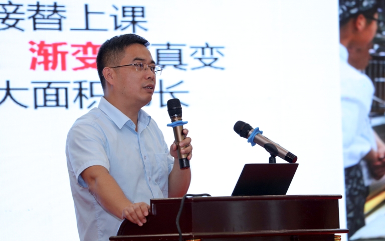 11-杭州市中策职业学校校长高志刚作主旨发言.jpg
