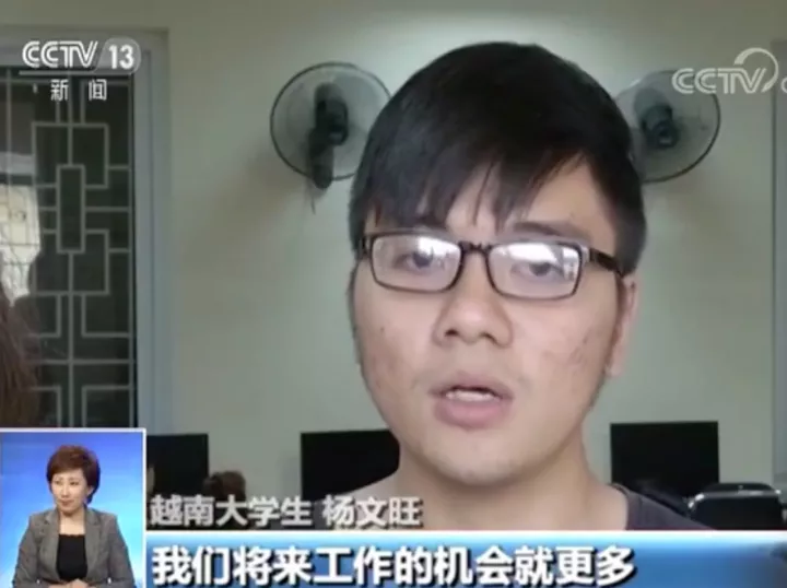 2 越南大学生 杨文旺:.jpg 2 越南大学生 杨文旺:.jpg