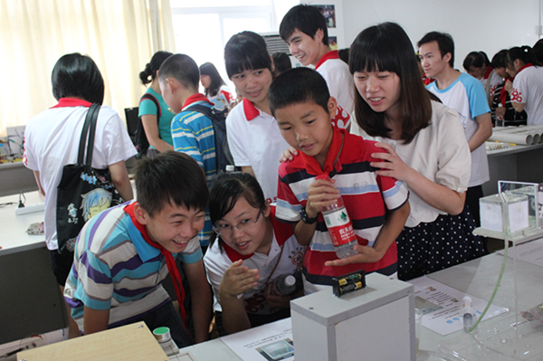 参观兴华物理科学探究馆