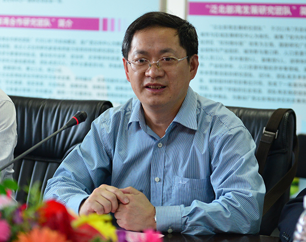 校党委副书记唐仁郭讲话