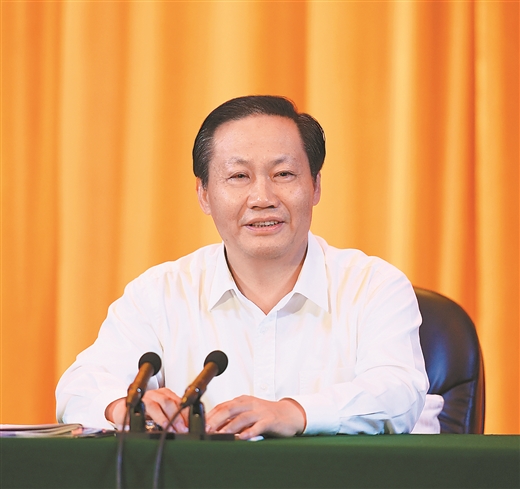 5月4日，自治区党委书记彭清华来到广西师范大学，为桂林高校师生作思想政治教育专题报告。 本报记者 黄 克摄.jpg