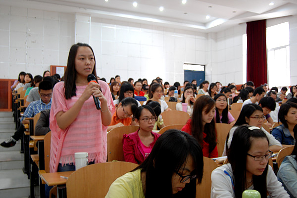 现场学生提问