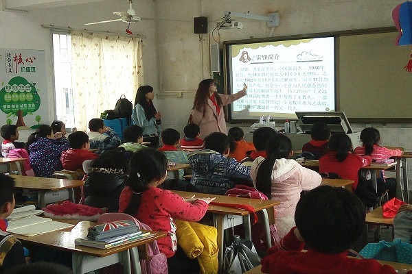 同学们在课堂上的表现.jpg