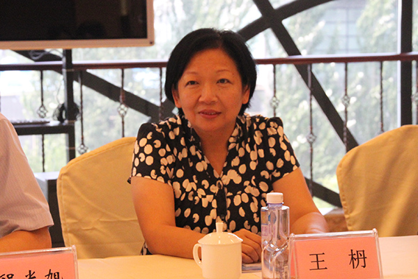 王书记在分组讨论上发言