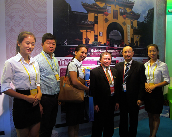 我校参加东盟办学展览